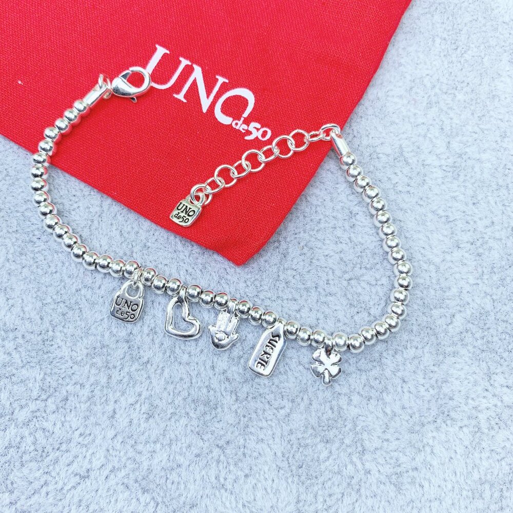 Uno de 50 Sterling silver-plated bracelet with heart, clover and hand charm - Picture 4 of 6
